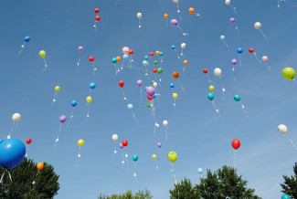 Blauer Himmel Luftballons