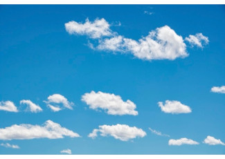 blauer Himmel weiße Wolken